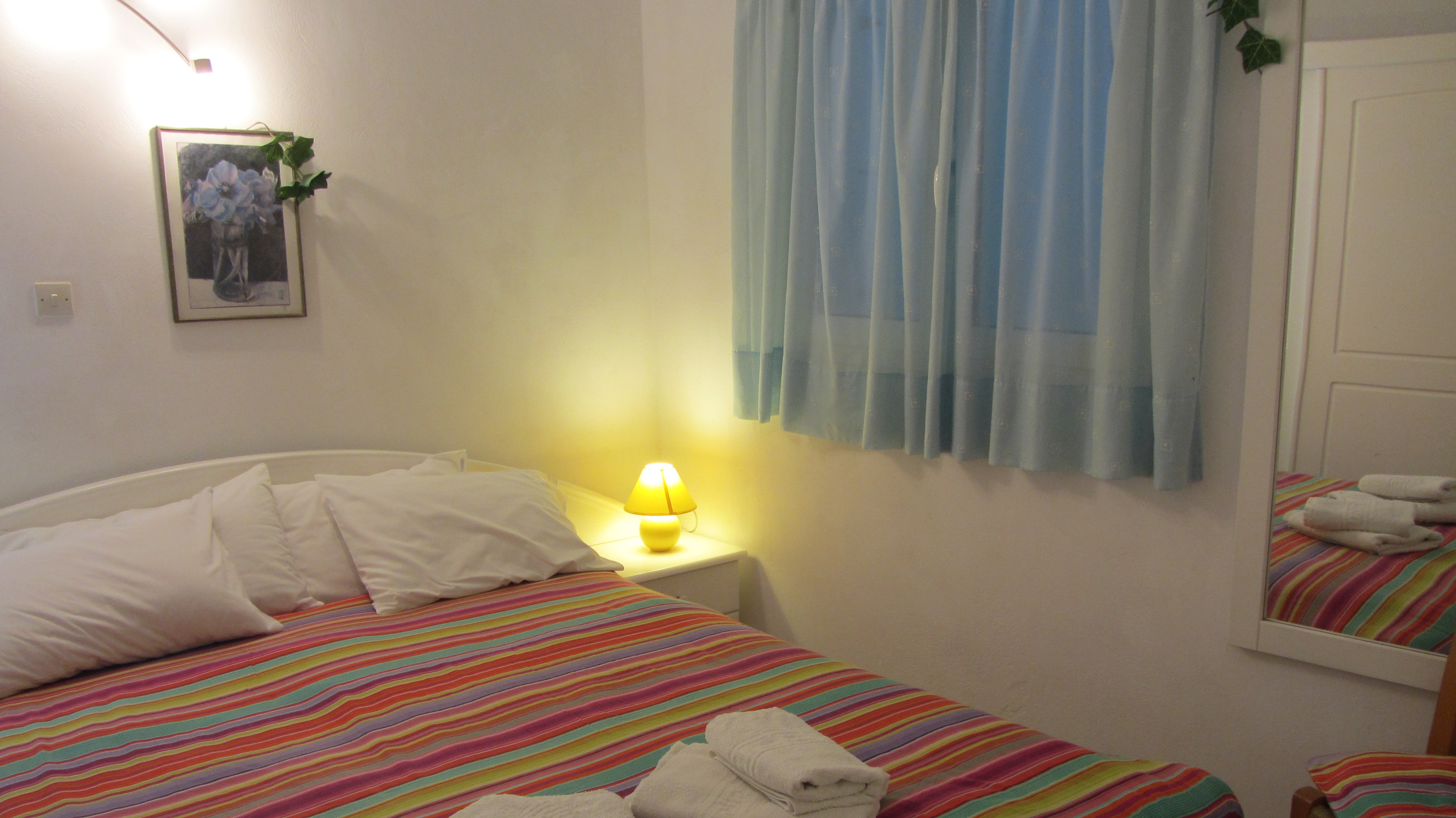 Schlafzimmer mit Schrank