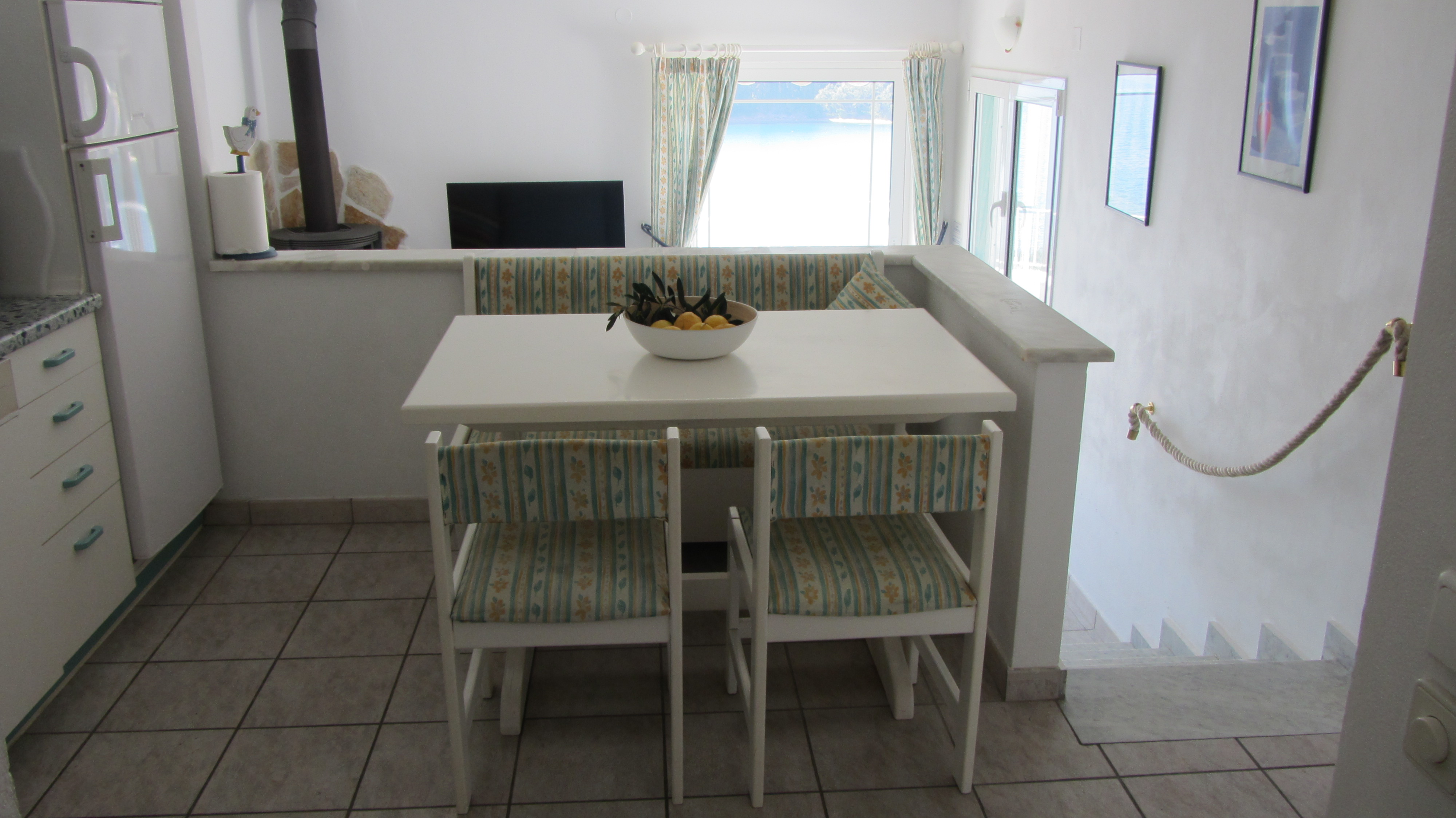 Esstisch mit Dekoration