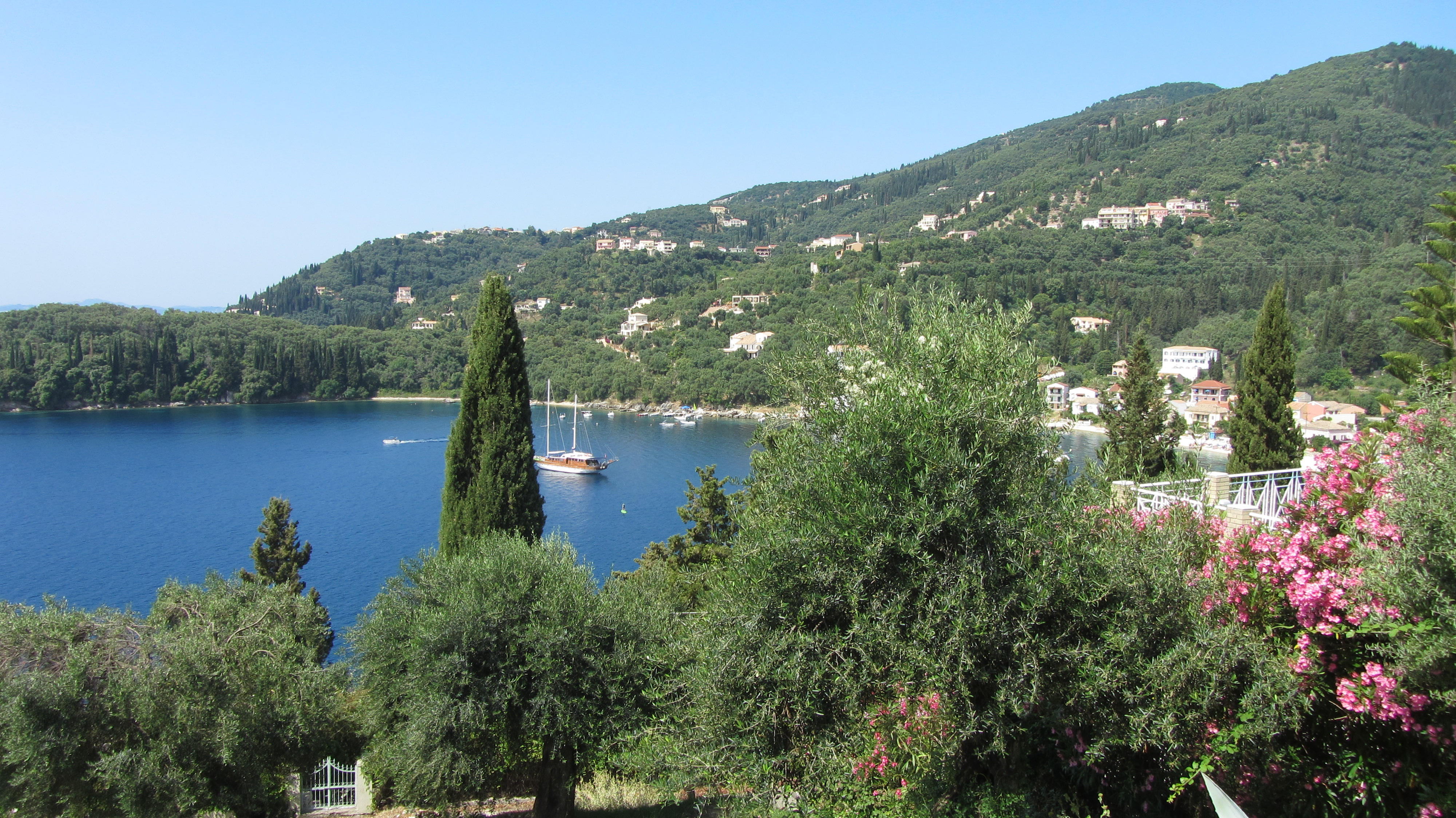 Panoramablick auf die Bucht von Korfu